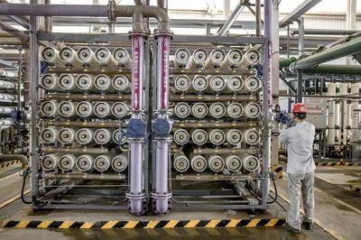 战高温！化工车间生产不服“暑”的坚守与创新